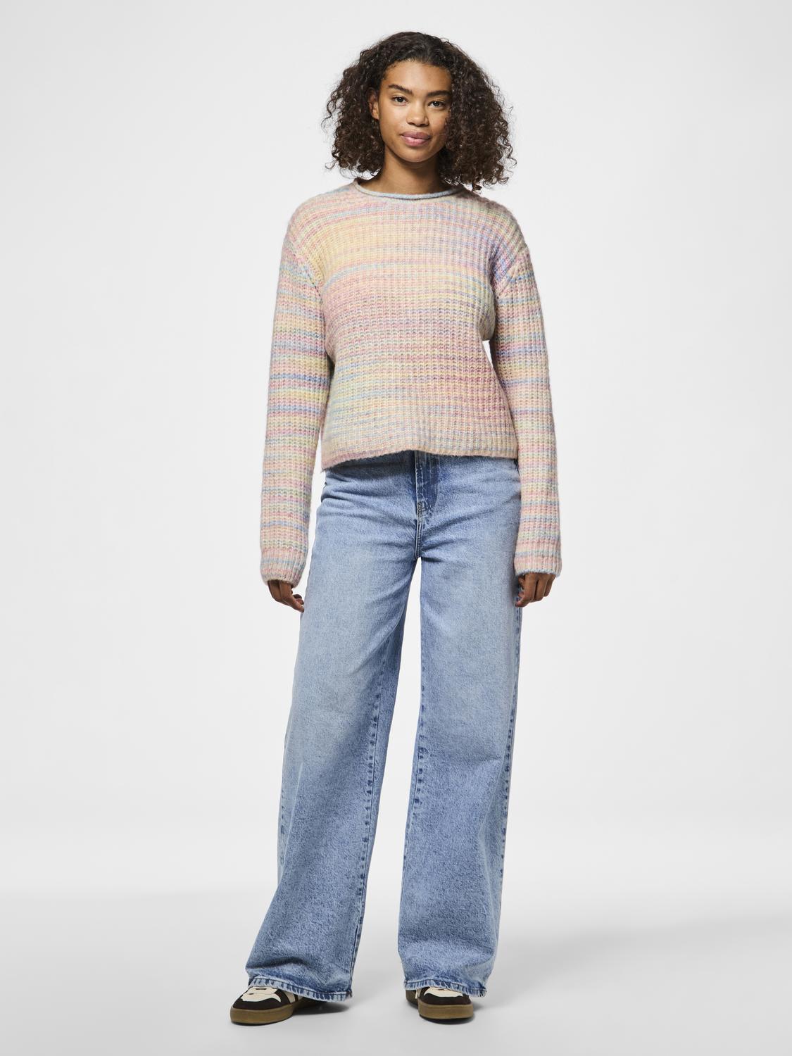 model_shot-front_full